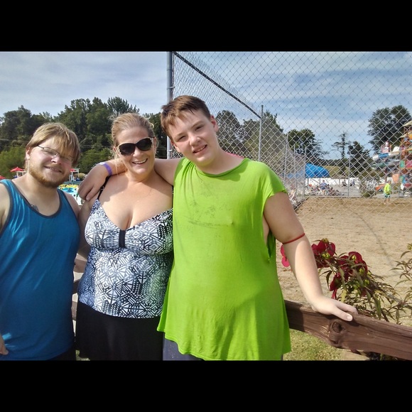 Meet your Posher, Mysti - Picture 3 of 5